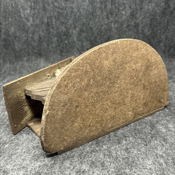 Vtg Italian Nativity Scene Handcrafted Collectible Unique Roofline Wooden Stable - Picture 8 of 14